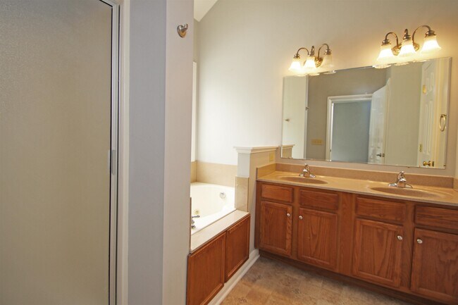 Building Photo - 155 Chelsea Cir
