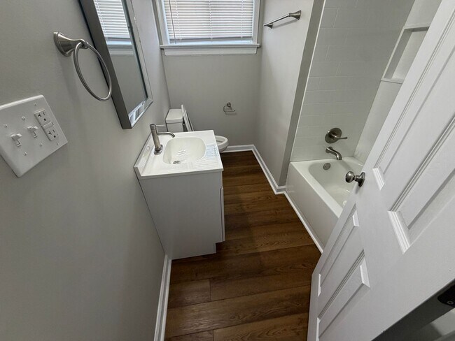 Building Photo - newly renovated 3-bedroom 1 bath