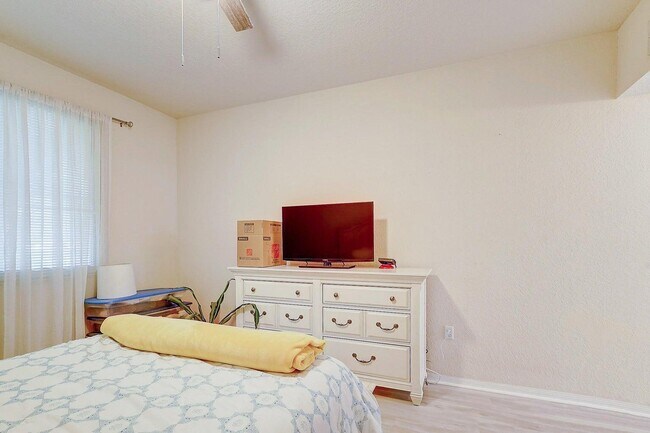 Building Photo - 11030 Legacy Dr