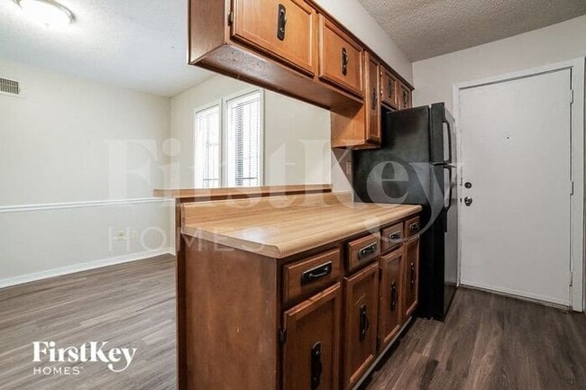 Building Photo - 6709 Valley Park Dr