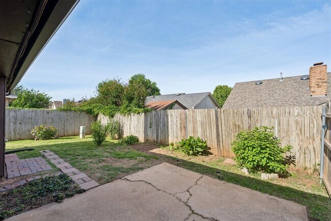 Building Photo - 3703 Southwind Ave
