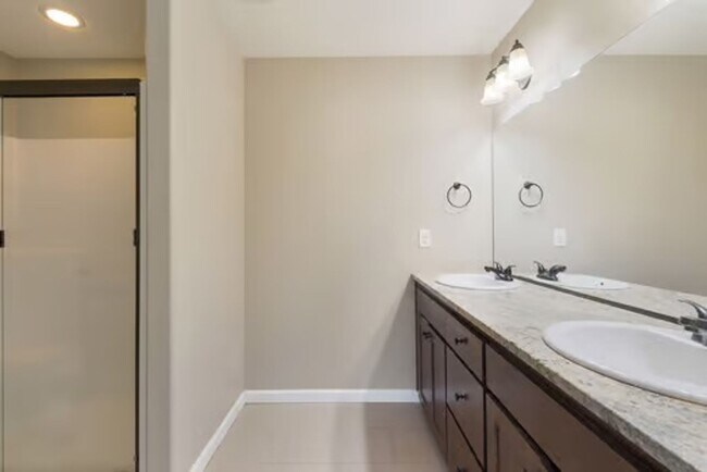 Building Photo - Beautiful  Home Great Location