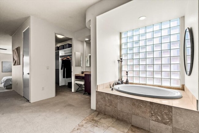 Building Photo - 50380 Vía Serenidad