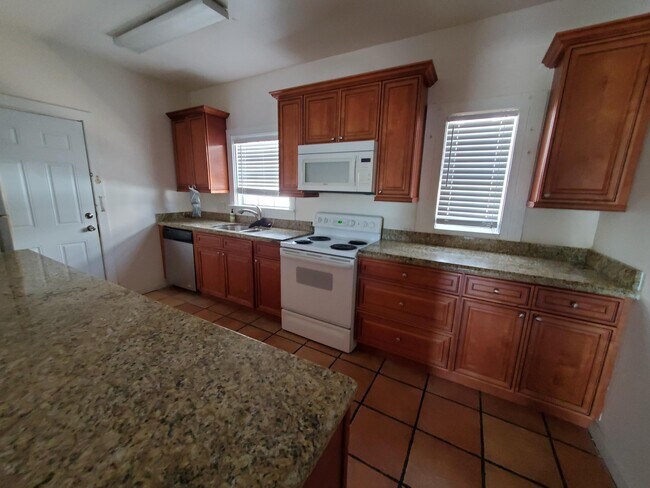 Building Photo - 301 Central Dr