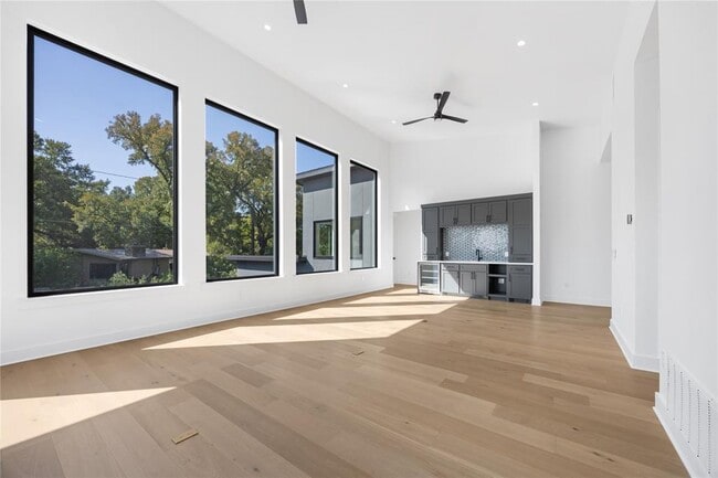 Building Photo - 2905 Westhill Dr