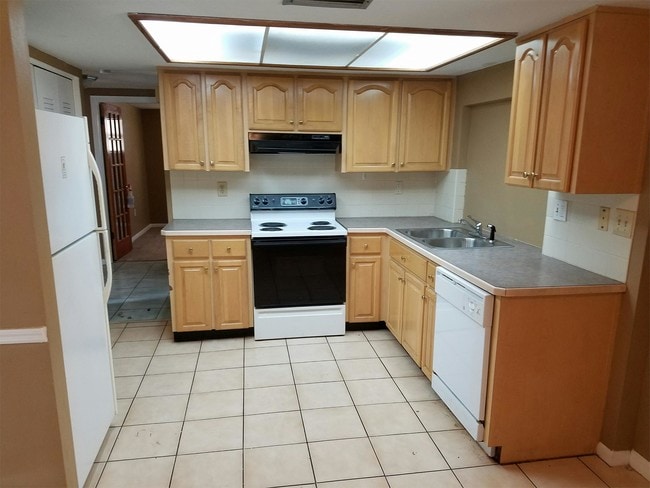 Building Photo - 7043 Stone Rd