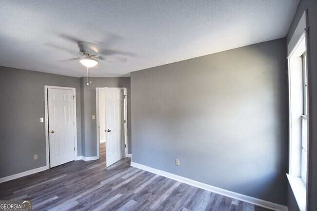 Building Photo - 700 S Fairfield Dr