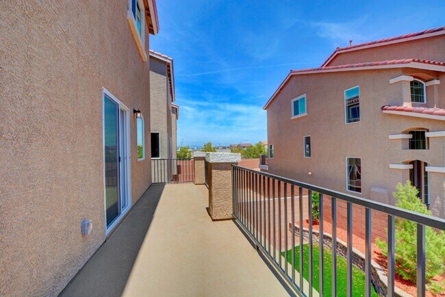 Building Photo - HUGE 3 Story, 5 Bedroom Home in the Southwest!