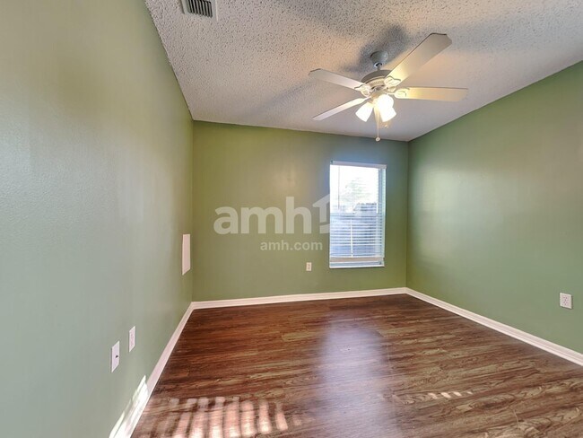 Building Photo - 837 Greenbelt Cir