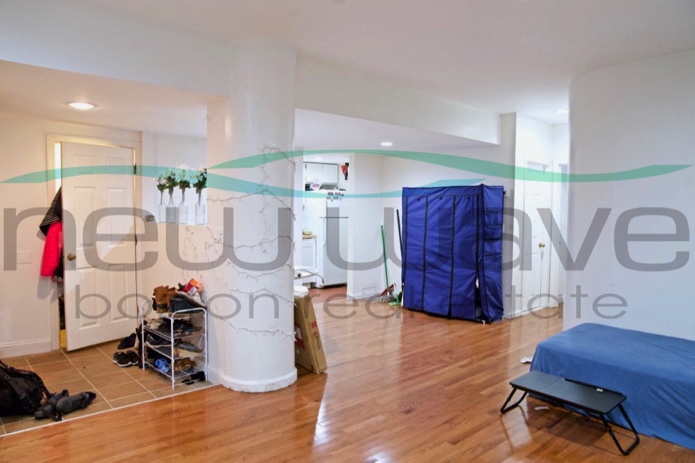 Building Photo - 390 Riverway