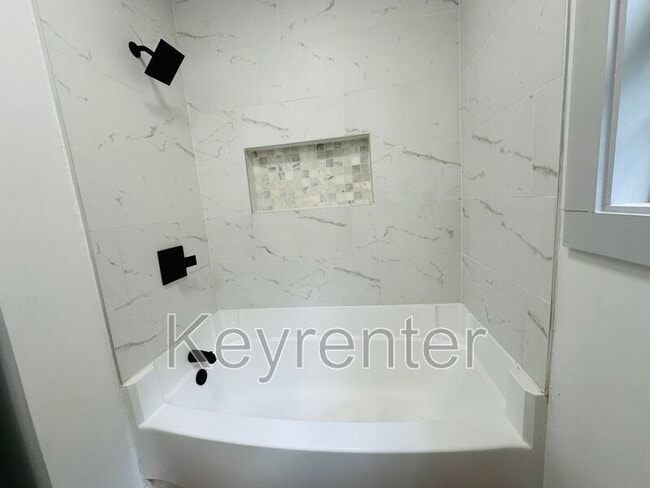 Building Photo - 800 Gertrude Ave