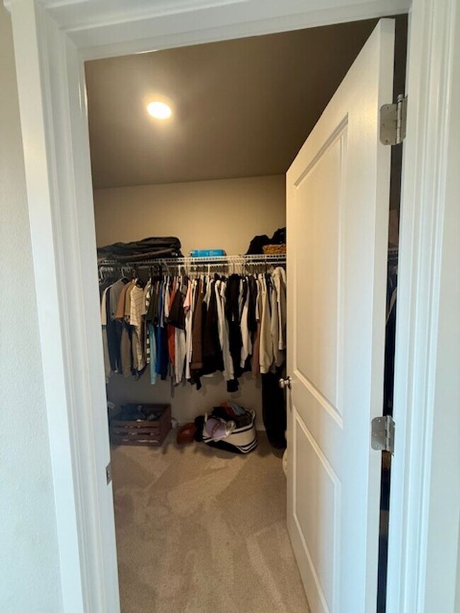 Building Photo - Spacious 4-Bedroom D.R. Horton Home – Grea...