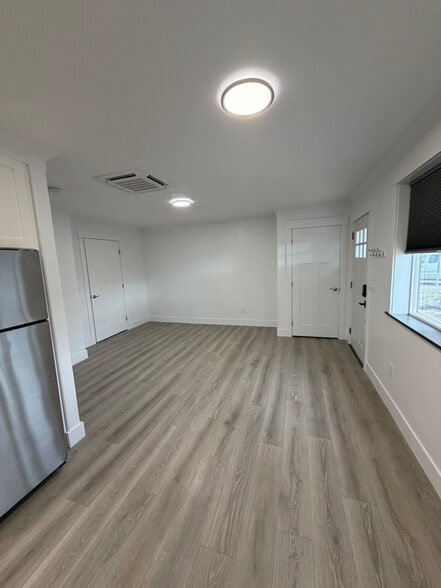 Building Photo - 205 1st Ave