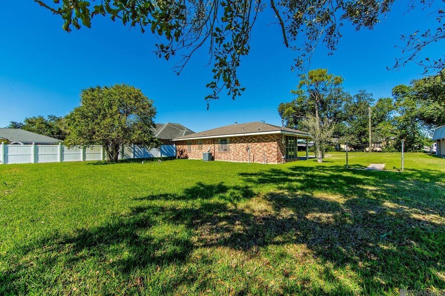 Building Photo - 4744 LA-1
