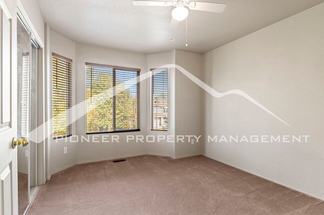 Building Photo - Beautiful 4-bedroom, 3.5-bath home with oversized 2 car garage, AC and enclosed back yard