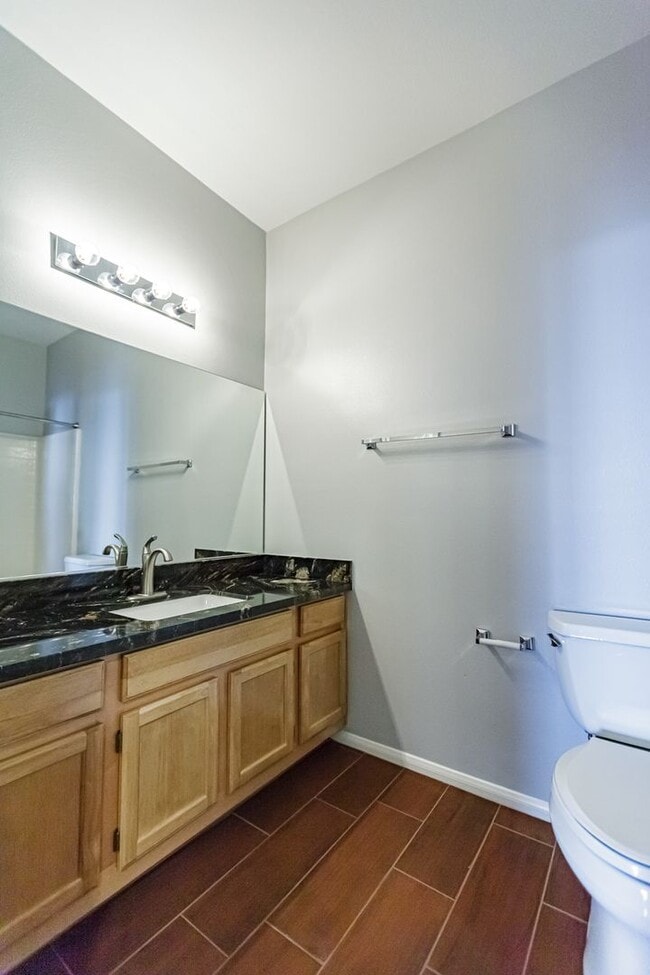 Building Photo - Downstairs condo located in Summerlin