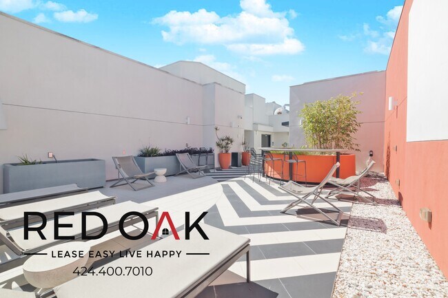 Building Photo - 11405 Chandler Blvd
