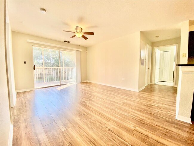 Building Photo - 5479 Vineland Rd