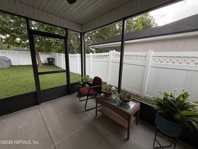Building Photo - 686 Glendale Ln