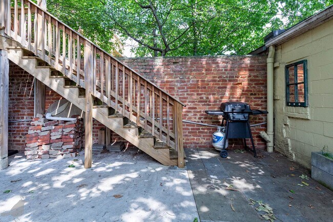 Building Photo - Updated 2BR and 2BA in Columbia Heights C!