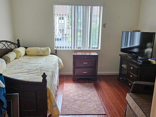 Building Photo - 10663 Ocean Palm Way