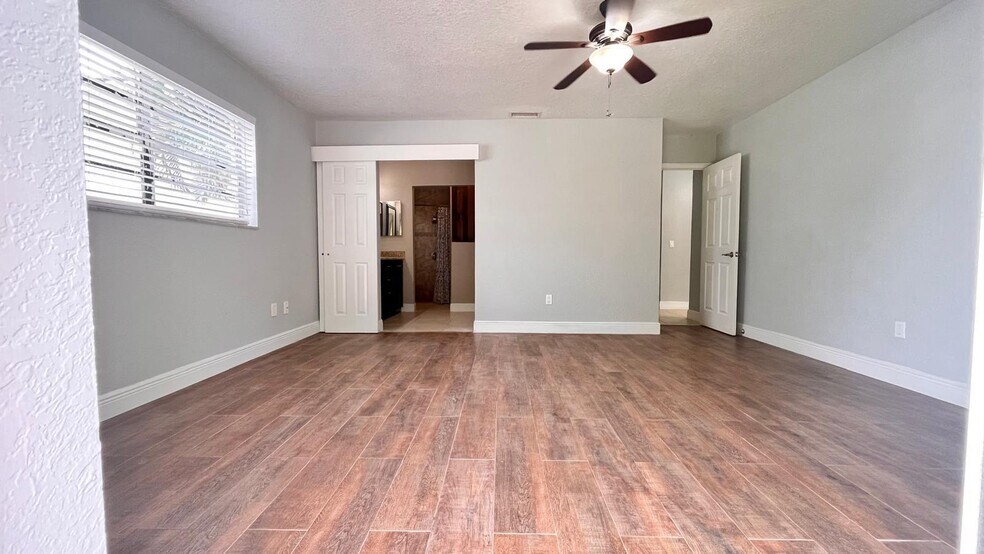 Building Photo - 11535 Sanderling Dr