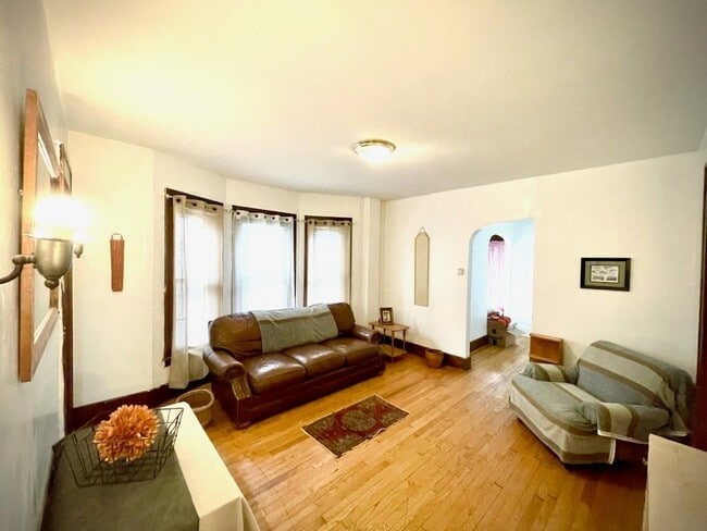 Building Photo - 916 Ackerman Ave