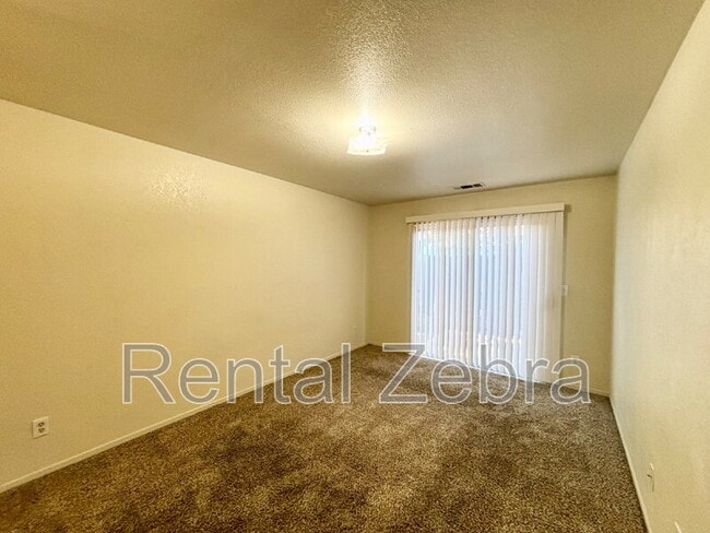 Building Photo - 34 Silverhorn Ct