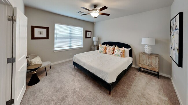 Building Photo - 3 Bedroom 2 Bathroom 2 Car Garage Home in ...