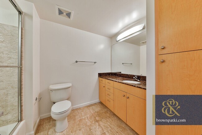 Building Photo - 140 S Van Ness Ave