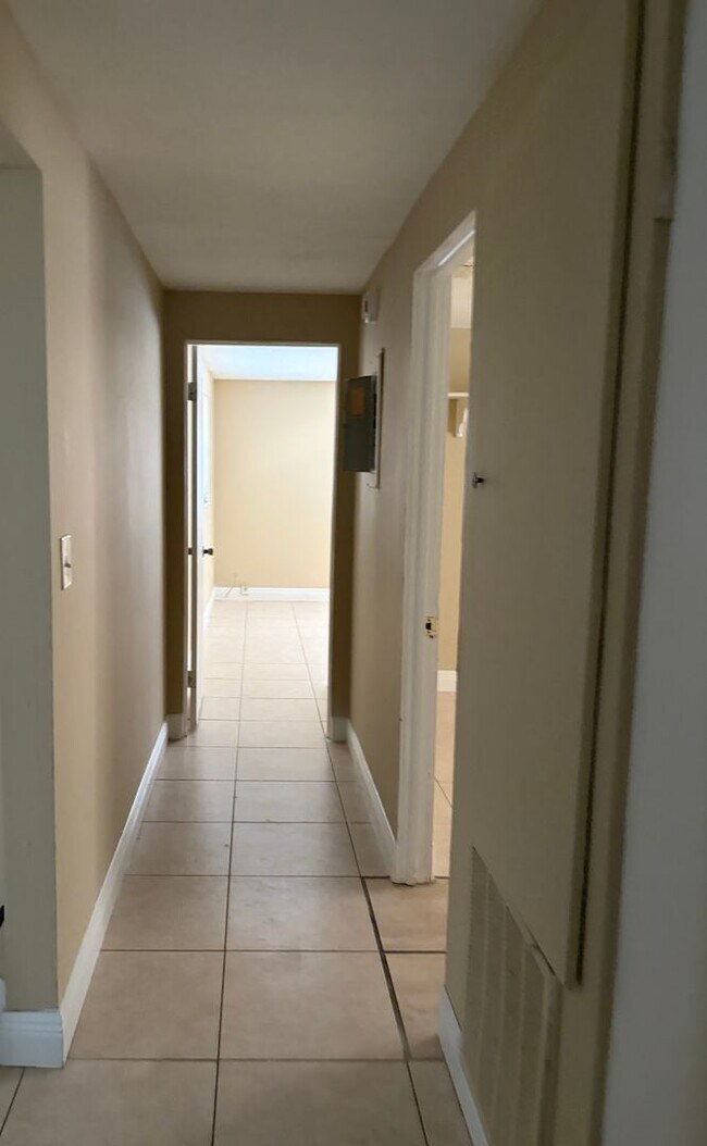 Building Photo - 3/2 on Corner lot in Altamonte Springs Available Now!