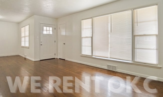 Building Photo - 132 W Jarman Dr