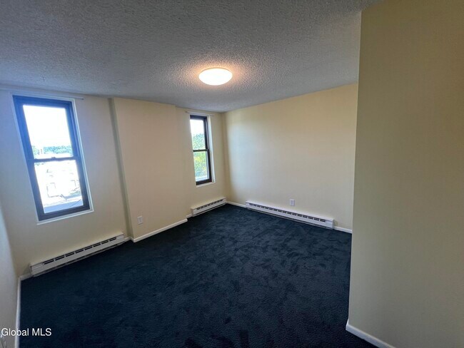Building Photo - 128 Milton Ave