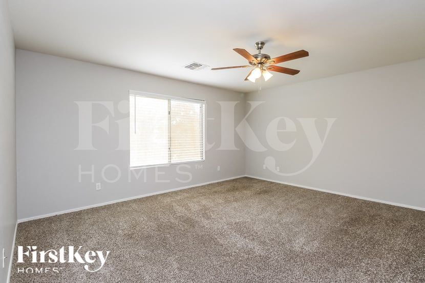 Building Photo - 39226 N Luke Cir