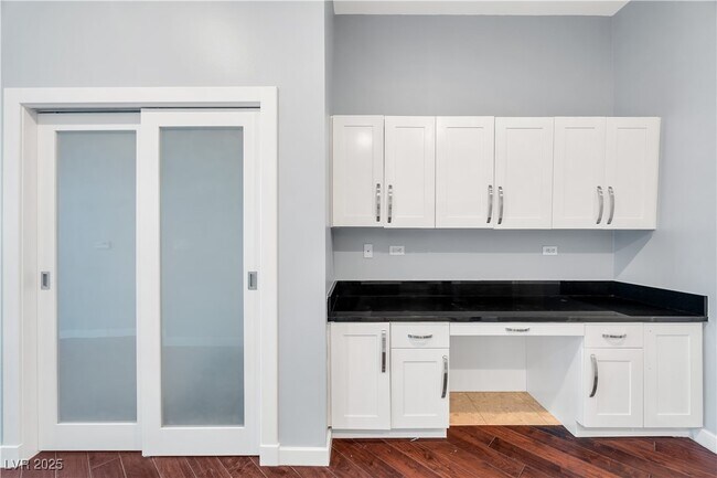 Building Photo - 4575 Dean Martin Dr