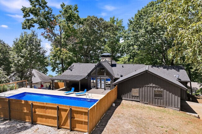 Building Photo - 4225 Twin Rivers Dr