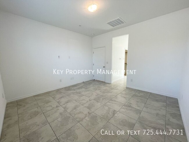 Building Photo - 3 Bedroom, 3 Bath Single Story beauty Buil...