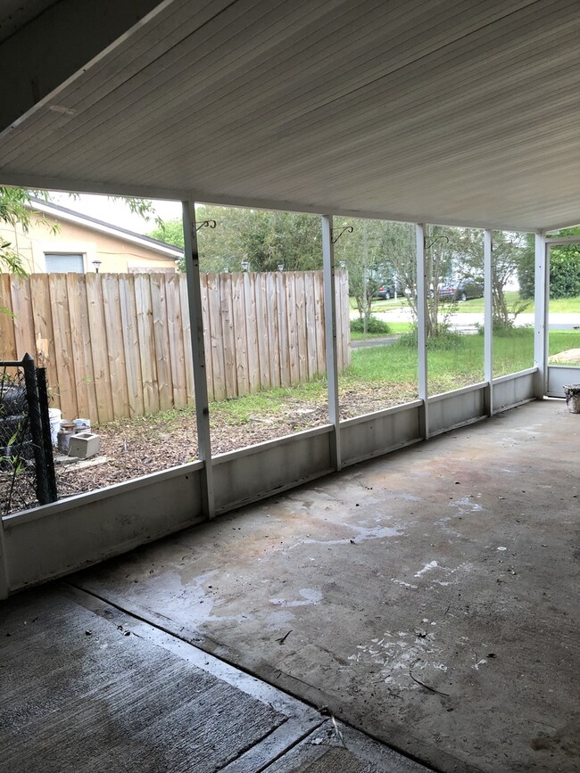 Building Photo - 3 Bed 1 Bath House in Deltona Pet Friendly...