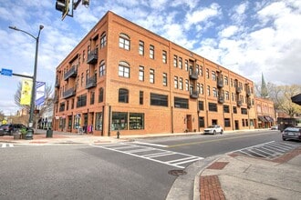 Building Photo - Beautifully Furnished 2/2 Apartment on Broad St- $2,995
