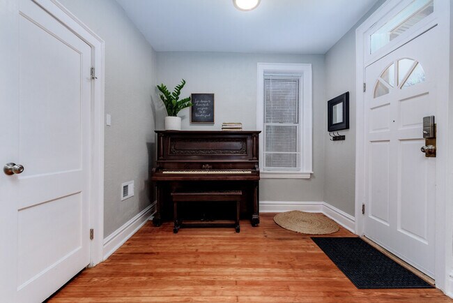 Building Photo - 3956 Tholozan Ave