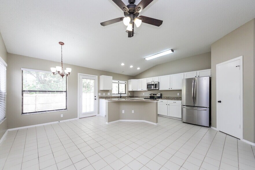 Building Photo - 634 Arbukle Ct