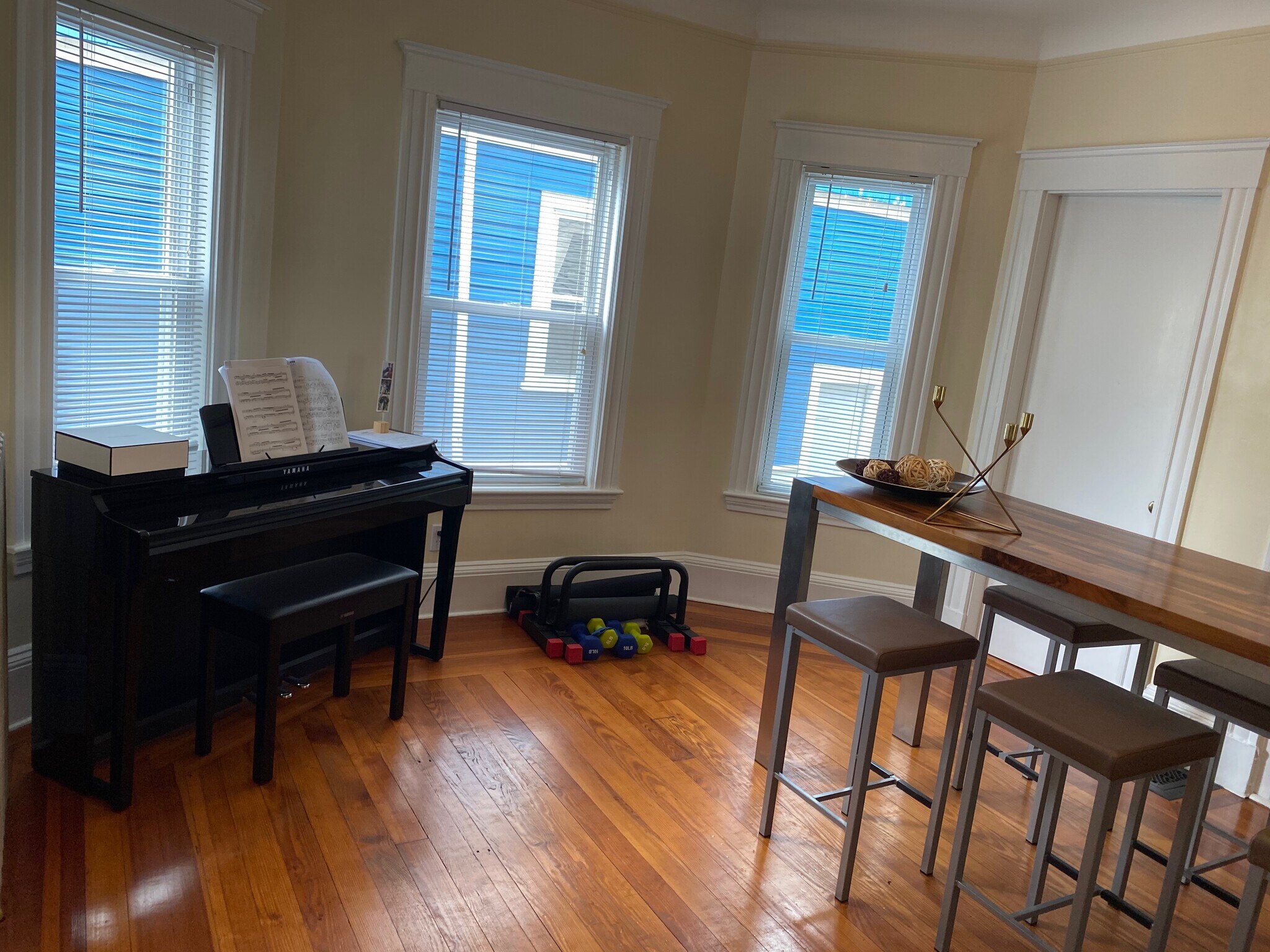 Building Photo - 102 Rogers Ave