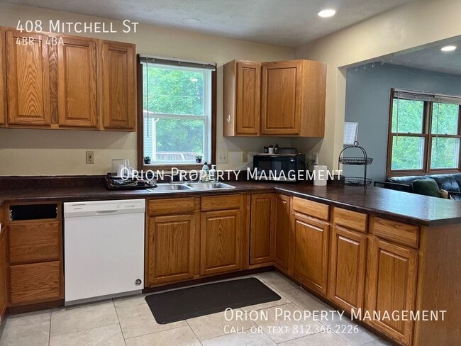 Building Photo - 408 S Mitchell St
