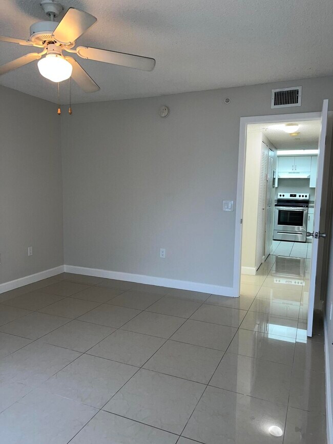 Building Photo - 5001 Wiles Rd