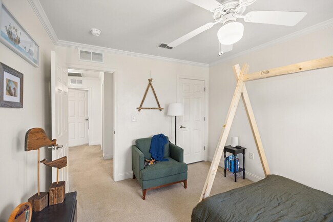 Building Photo - 759 Majestic Dr