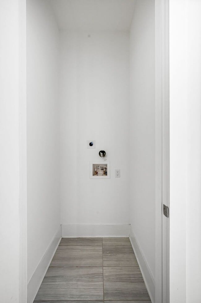 Building Photo - Modern 3BR/3.5BA home in Sylvan Summit, just minutes from downtown!