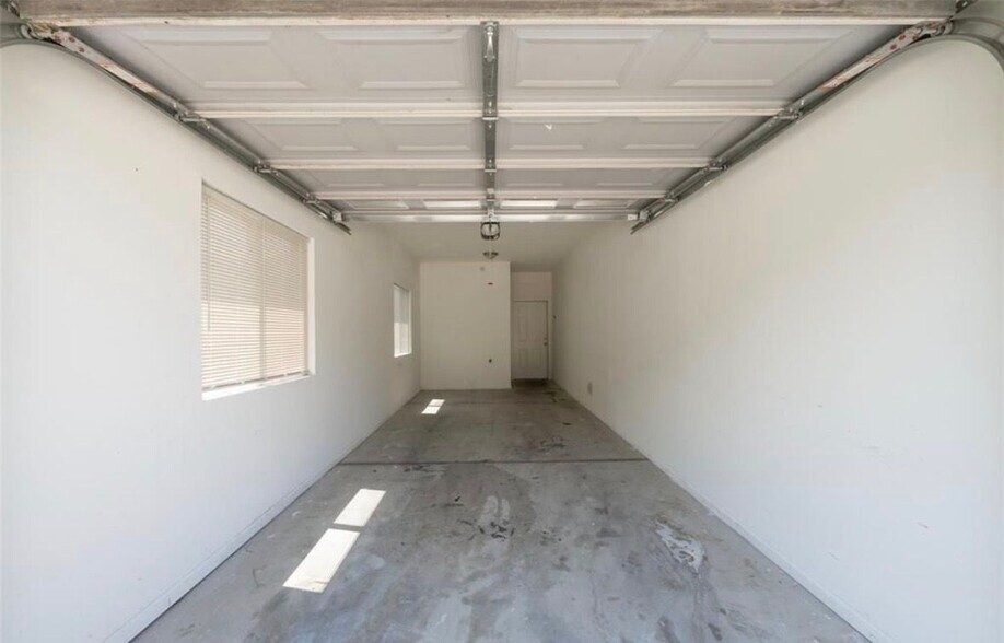 Building Photo - 14349 Shadywood Dr