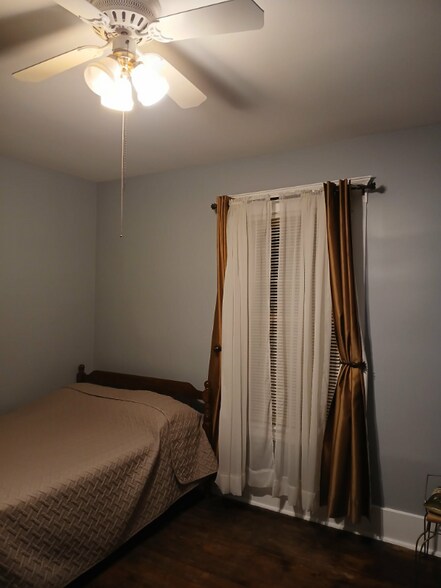 Building Photo - 315 Boyden St