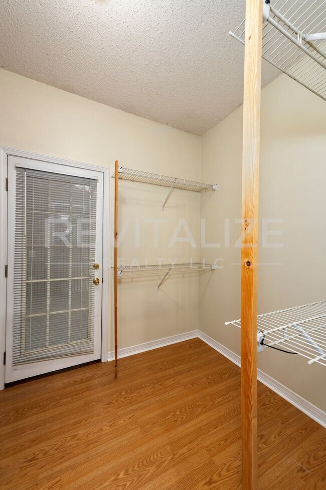 Building Photo - Daphne 3BR/2BA + Bonus Den – Spacious, Stylish & Full of Charm!