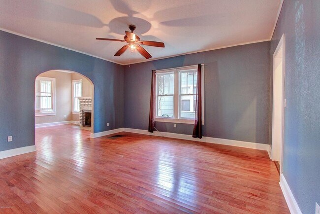 Building Photo - 2536 Dellwood Ave